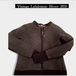 *RARE* Vintage Lululemon Varsity Women's Grey Jacket- HIVER 2013- SIZE 8